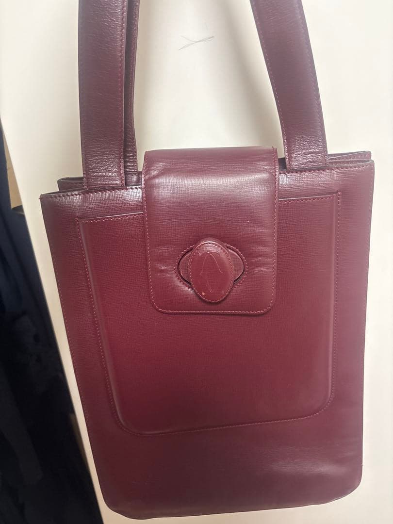 Cartierレザートートバッグ シンプルなデザインのバーガンディレザー