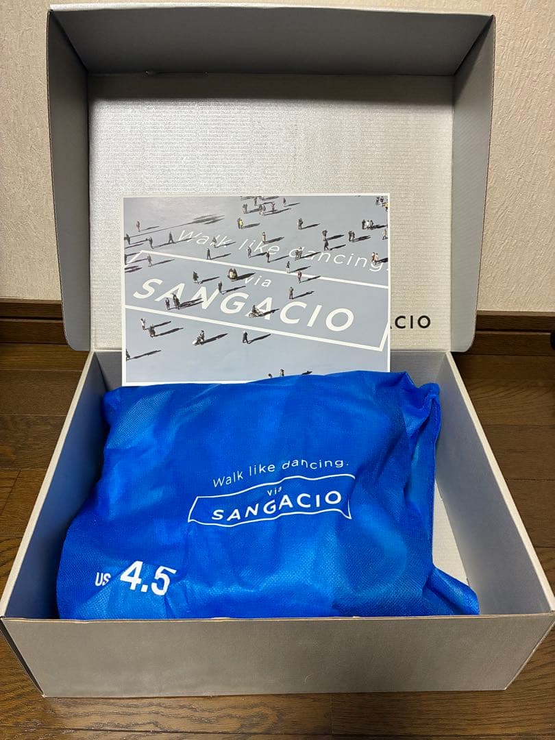 【未使用品】にゅ スニーカー 22.5cm