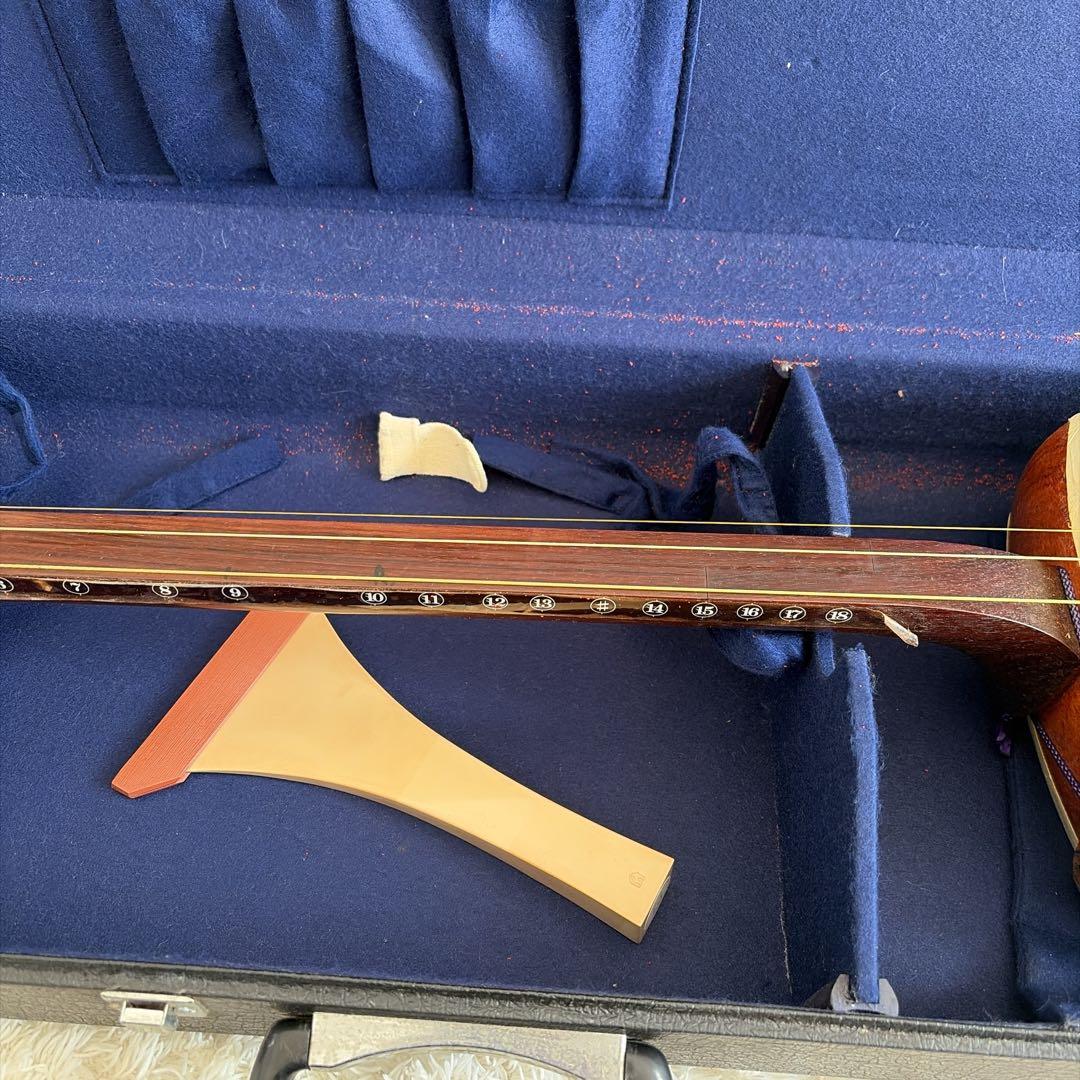 三味線 民謡三味線 中棹 東さわり付き 紅木胴 ハードケース付き - メルカリ