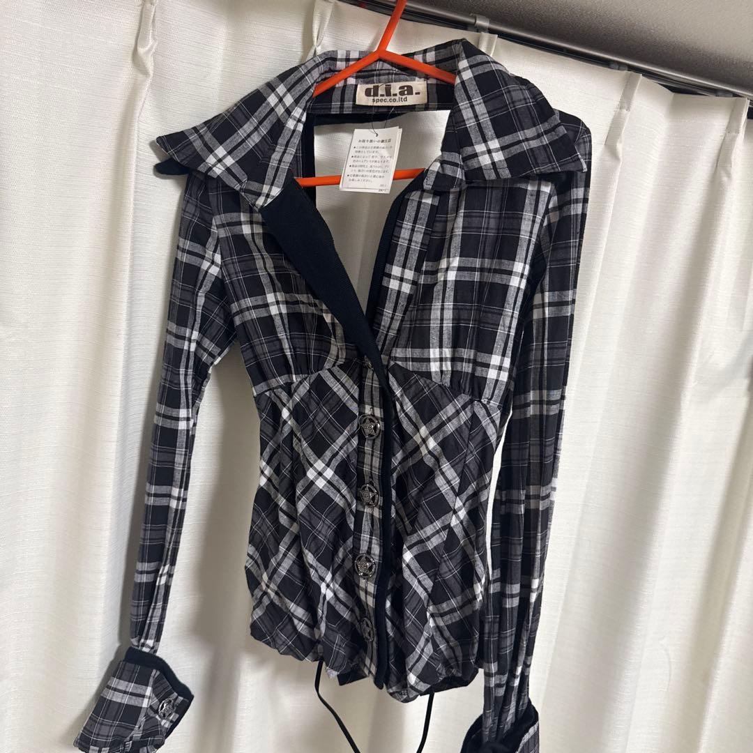 d.i.a 新品シャツ　背中空きタイプ　平成ギャルegg y2k y2k ハイビスカス 平成ギャル 背中空き Tシャツ - メルカリ