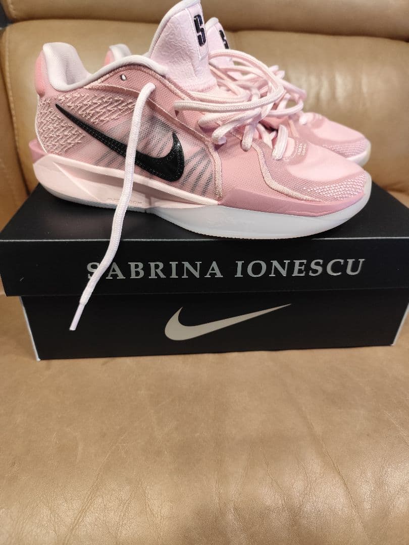 Nike Sabrina Ionescu バッシュ 22.5 Nike Debuts Sabrina Ionescu Partnership with New Apparel