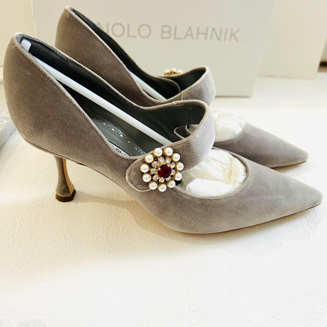 ゆ*ん様 定価15万円【未使用】マノロブラニク　25.5cm ビジュー　ストラッ