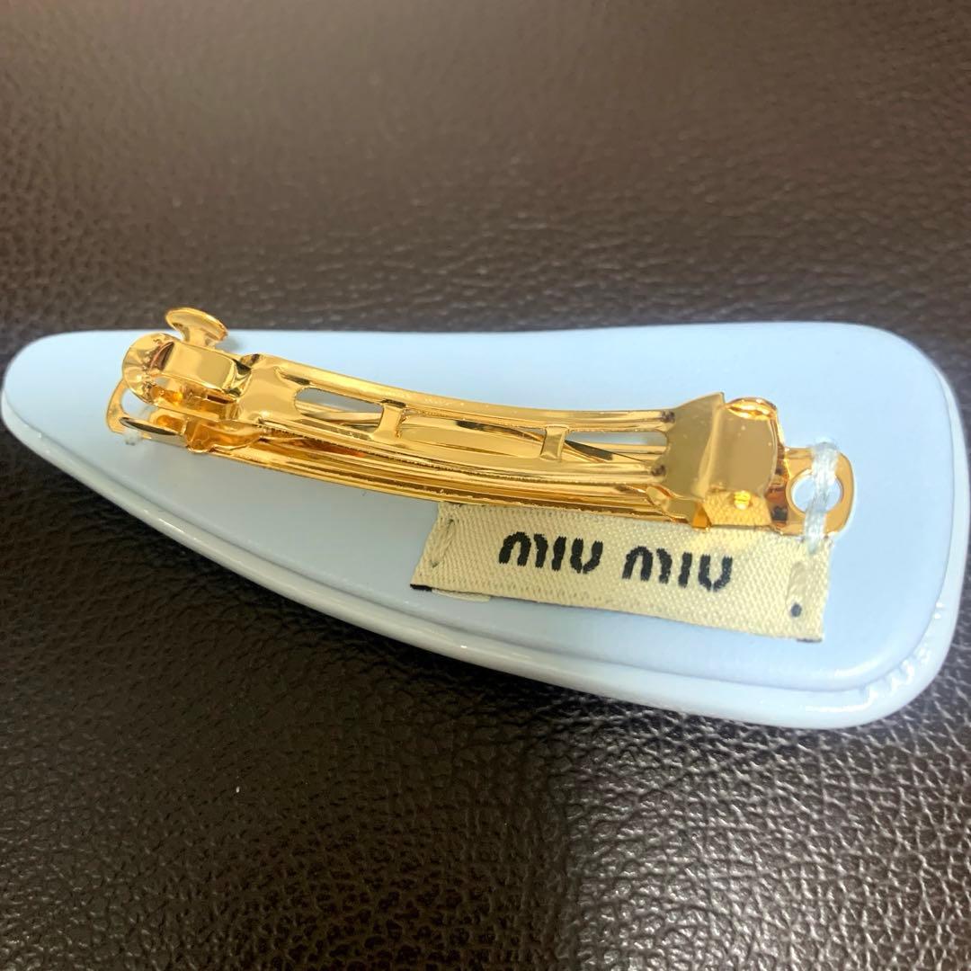 正規品！】MIUMIU パテントレザーロゴヘアクリップブルー