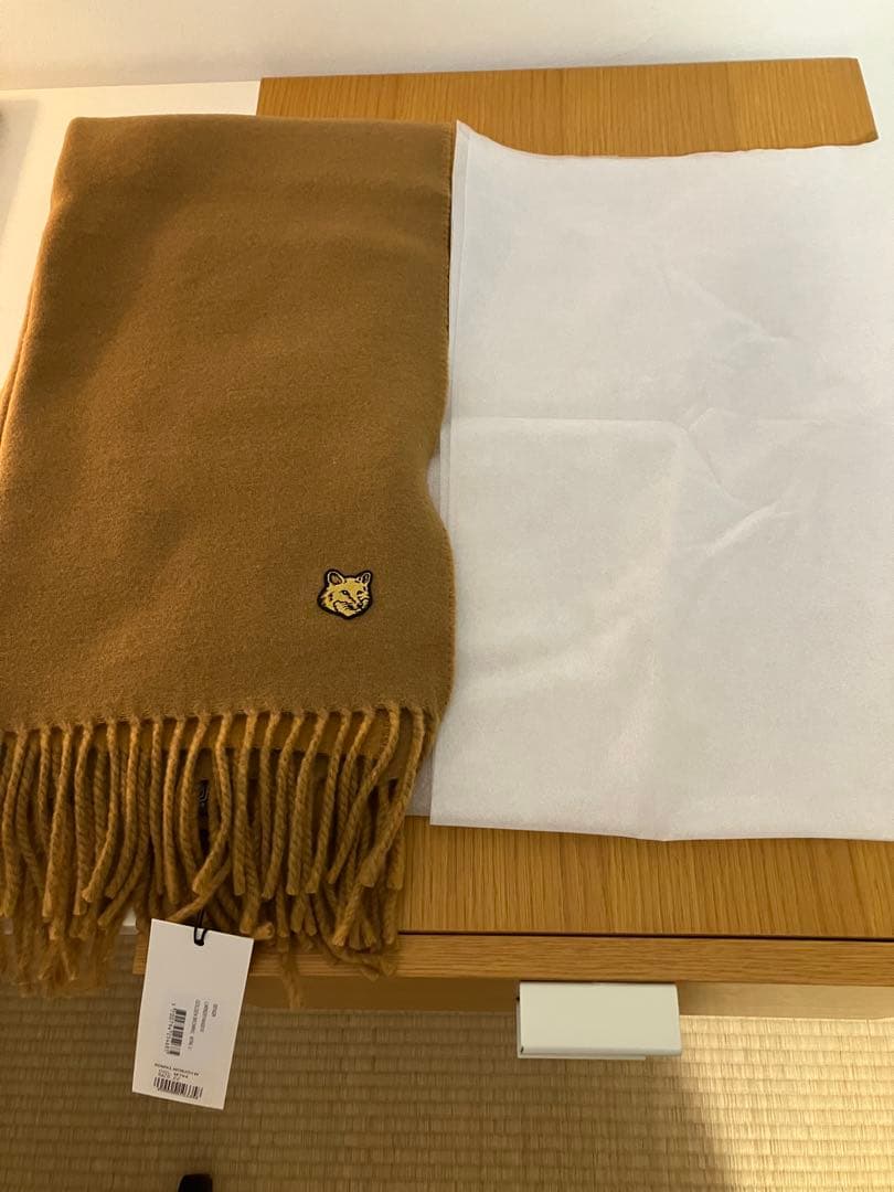 【新品未使用】メゾンキツネ　マフラー　MAISON KITSUNE MAISON KITSUNE（メゾン キツネ） マフラー SMALL FOX HEAD WOOL SCARF