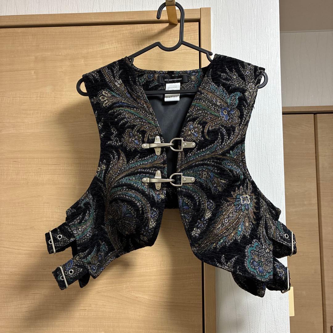 【土日限定値下げ】NOT CONVENTIONAL ペイズリー柄ベスト 表無地 裏ペイズリー柄 シングル リバーシブル ベスト (B＆T CLUB