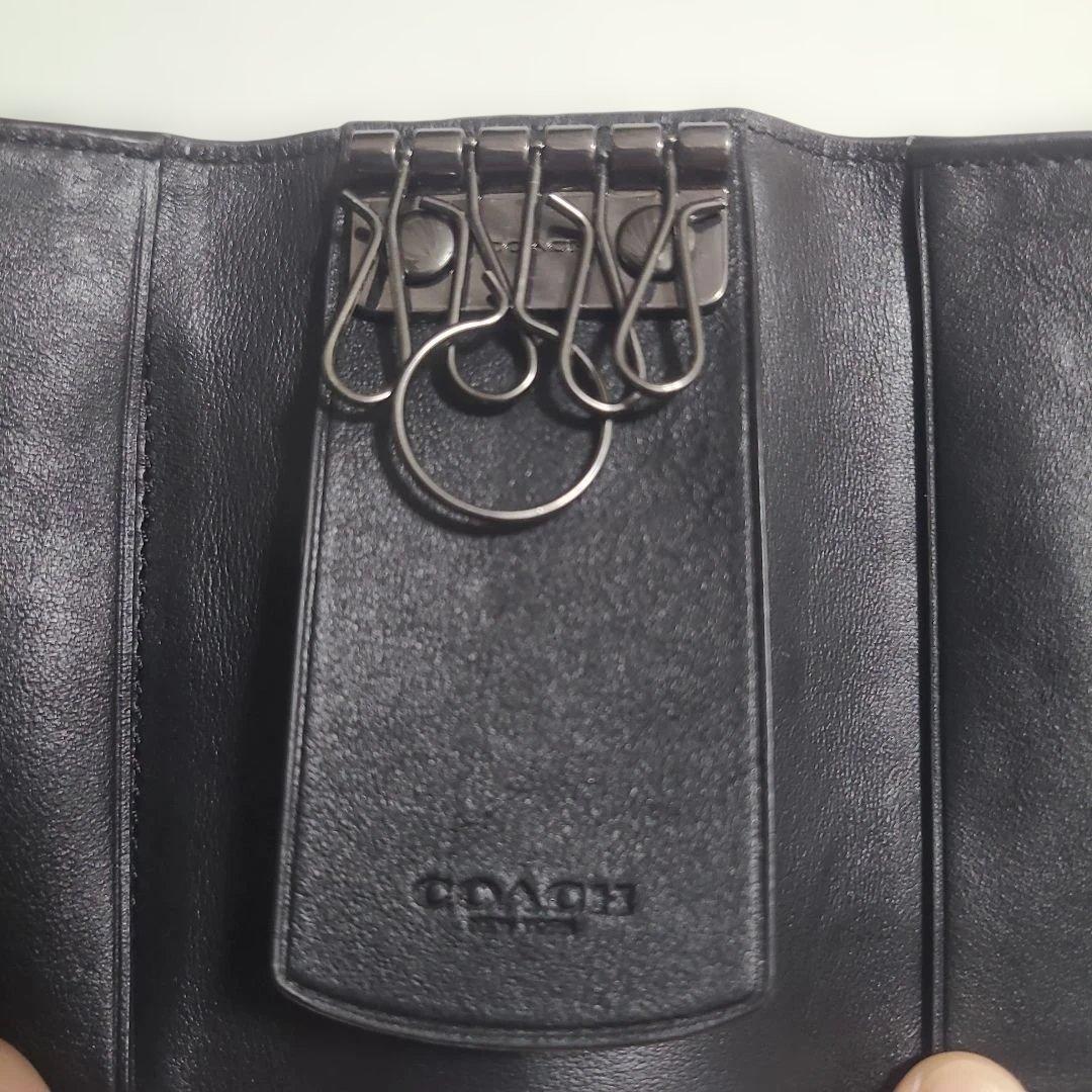 ほぼ未使用品 COACH ブラック キーケース シグネチャー - メルカリ