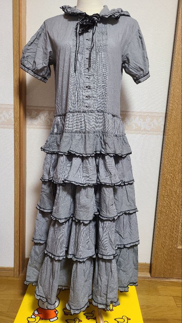 ワンダフルワールド 黒ギンガム フード付きワンピース 段々 フリル カネコイサオ ワンダフルワールド カネコイサオWONDERFUL WORLD KANEKO ISAO