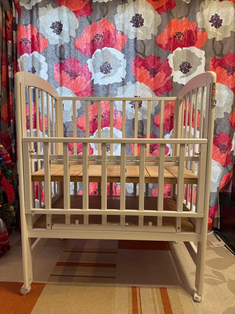 KATOJI ベビーベッド ハイポジションミニ アーチ ホワイト カトージ ハイタイプベビーベッド（プチホワイト）」について｜カトージの商品