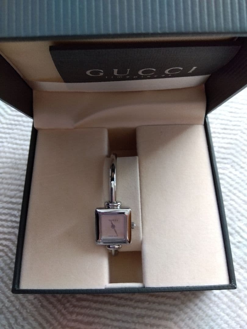 GUCCI シルバー クォーツ腕時計　箱付き グッチ 腕時計 手表 収納ケース 付き メンズ 父の日 レディース 母の日