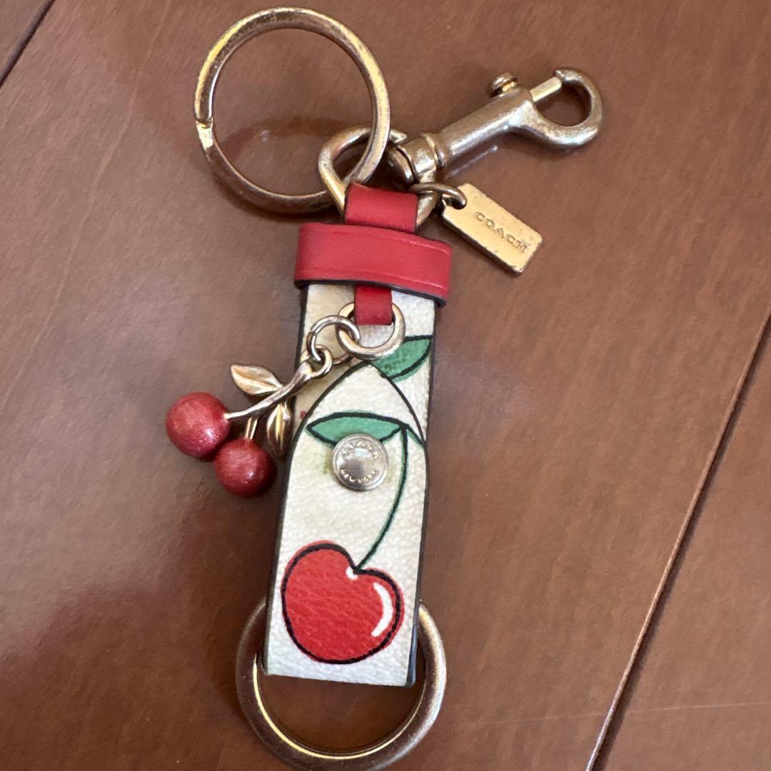 COACH コーチ さくらんぼ チェリー キーリング チャーム - メルカリ