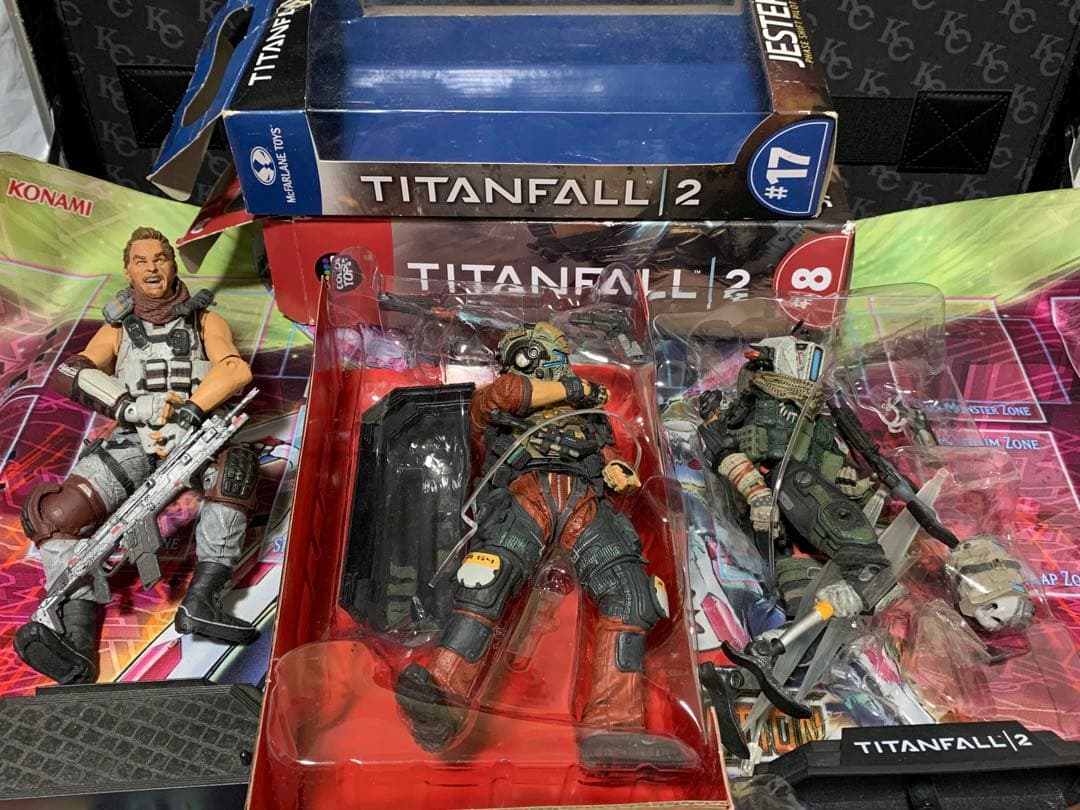 ポ*ン様 TITANFALL 2 アクションフィギュア 3体セット Amazon.com: Funko Atlas & Pilot: Titanfall 2 x Deluxe POP! Games