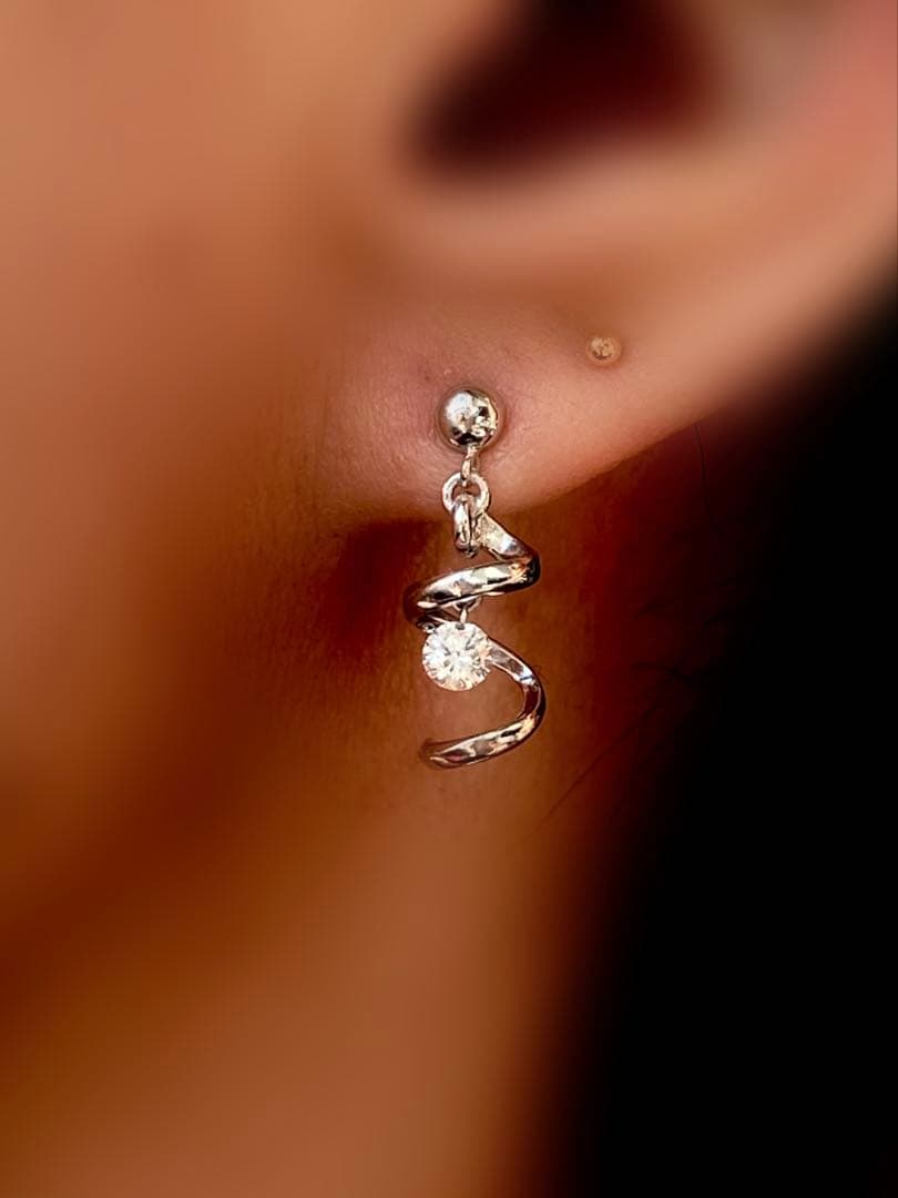 ダイヤモンド　スネークデザイン ピアス　プラチナ　Pt900 2.8g 鑑別書付