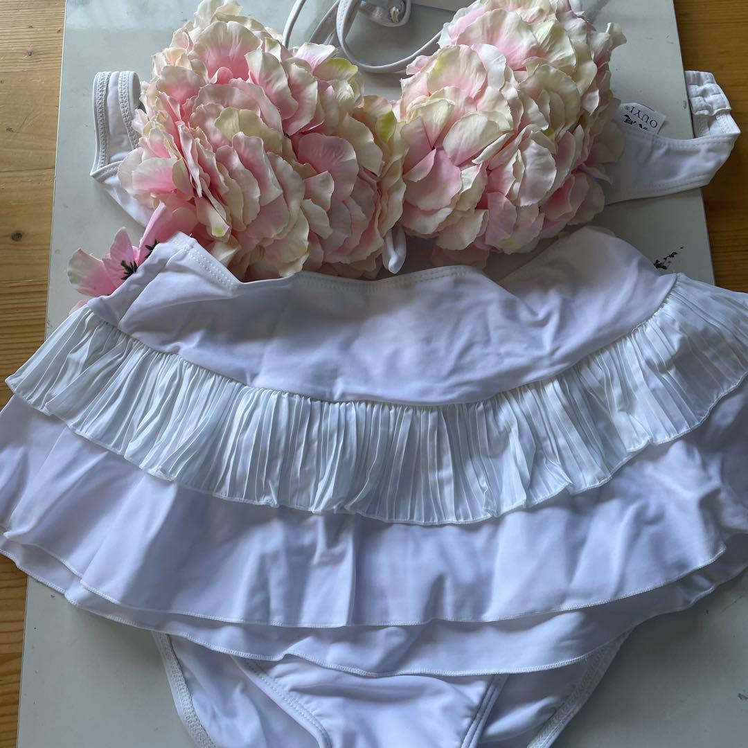 フリル付き花柄セパレート水着 - メルカリ