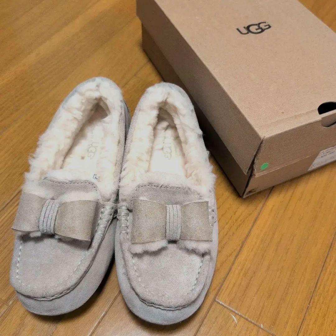 UGGアグ✩アンスレーリボン付きモカシン✩22cmベージュ✩美品 UGG（アグ） スリッポン モカシン アンスレー レディース ANSLEY