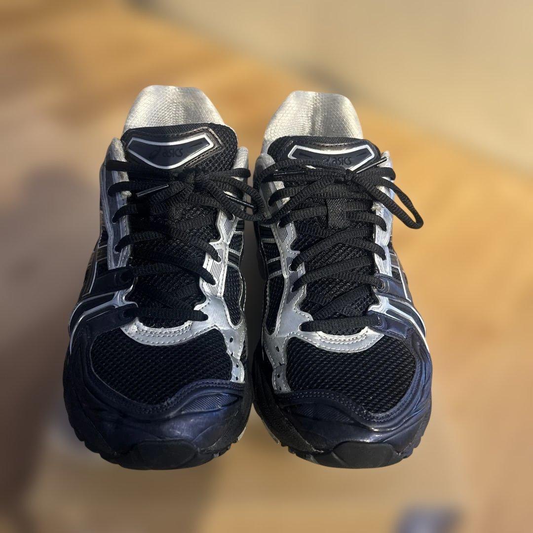 ASICS GEL-KAYANO 14 ブラック/シルバー 28.0cm