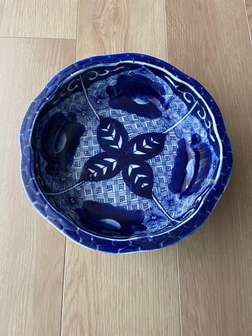 染め付け 青い花柄の陶器ボウル - メルカリ