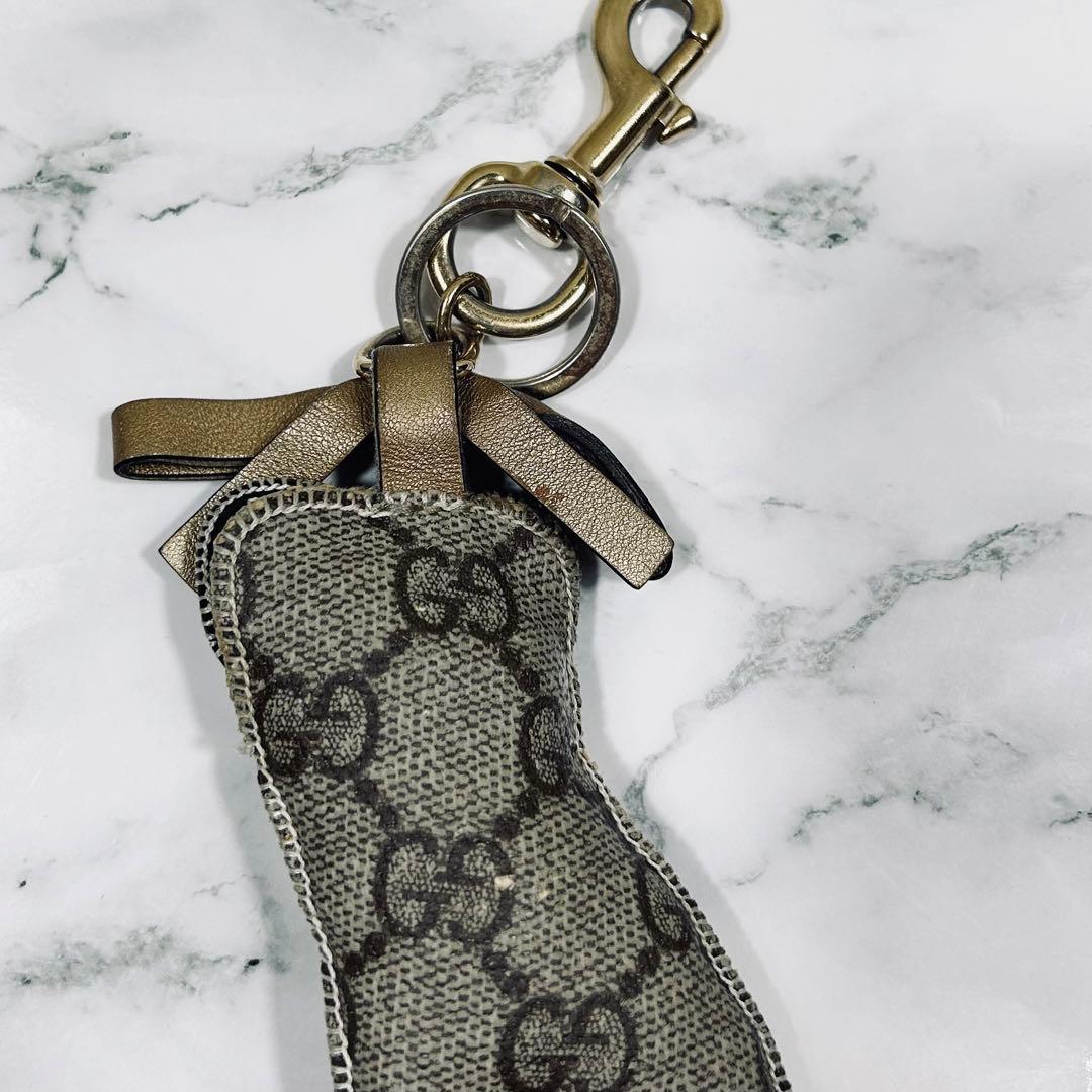 良品】グッチ チャーム キーホルダー グッチョリ オリバー パグ GG PVC