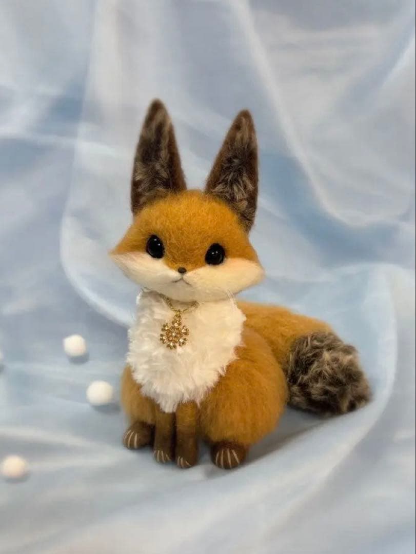 ふわふわキタキツネちゃん　羊毛フェルト　ハンドメイド ふわふわキタキツネちゃん 羊毛フェルト ハンドメイド 過去作 色違いの