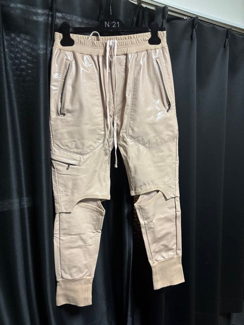 JULIUS ユリウス コーティングパンツ レザーライク アーカイブ モード ユリウス JULIUS Leather Gasmask Cargo Pants （Black