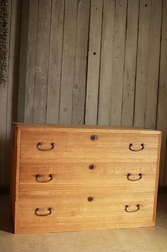 味のある木製のチェスト　引き出し3段　桐箪笥　昭和レトロ　タンス　古家具　古民家 楽天市場】大正～昭和期の時代箪笥 リメイク品 和箪笥 和ダンス 3段 幅