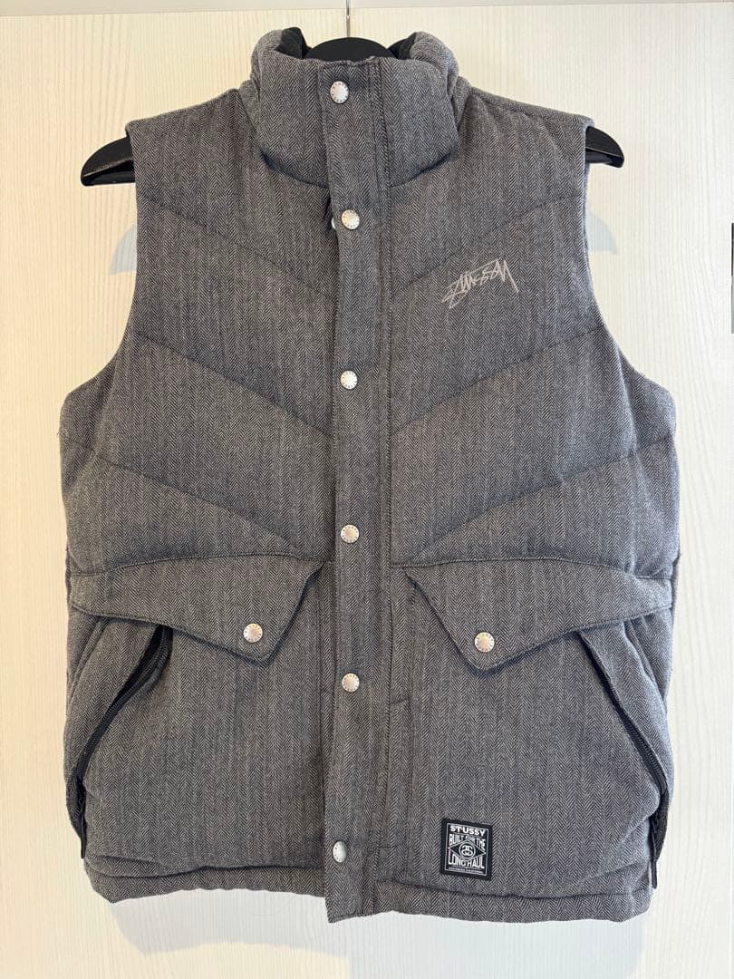 Stüssy ダウンベスト グレー Mサイズ 中古・古着通販】stussy (ステューシー) Pen Field (ペンフィールド