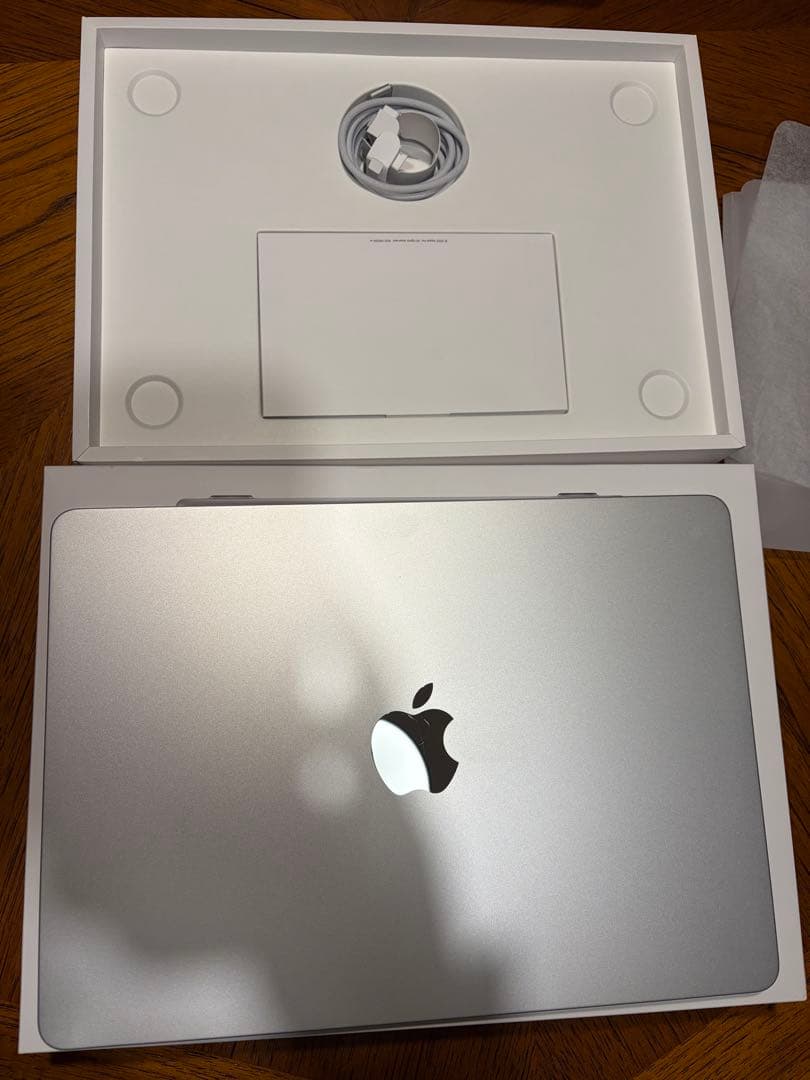 MacBook Air M2 2022 13.6インチ 8GB 256GB Amazon.com: Apple 2022 MacBook Air with Apple M2 Chip, 13-inch