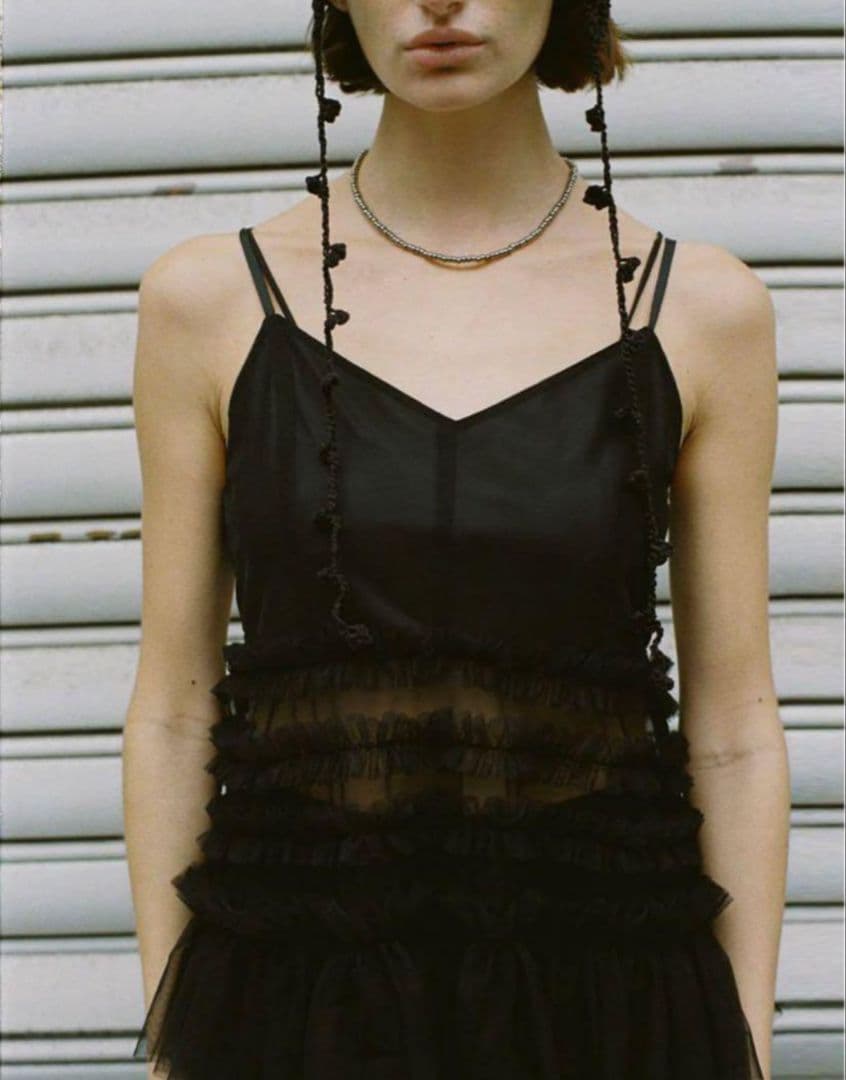 アメリ ヴィンテージ BLACK TULLE RAFFLE CAMI TOP