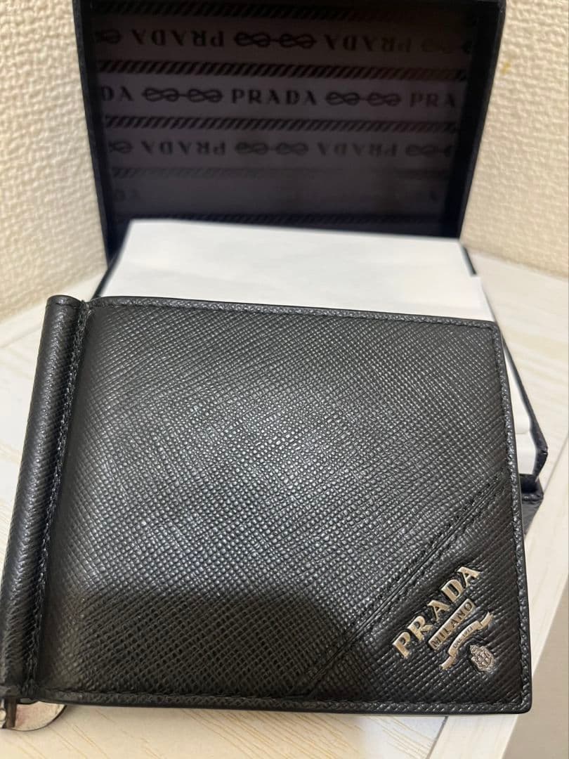 ！様☆正規品　PRADA ブラック レザー マネークリップ 中古・古着通販】PRADA (プラダ) マネークリップ ブラック｜ブランド