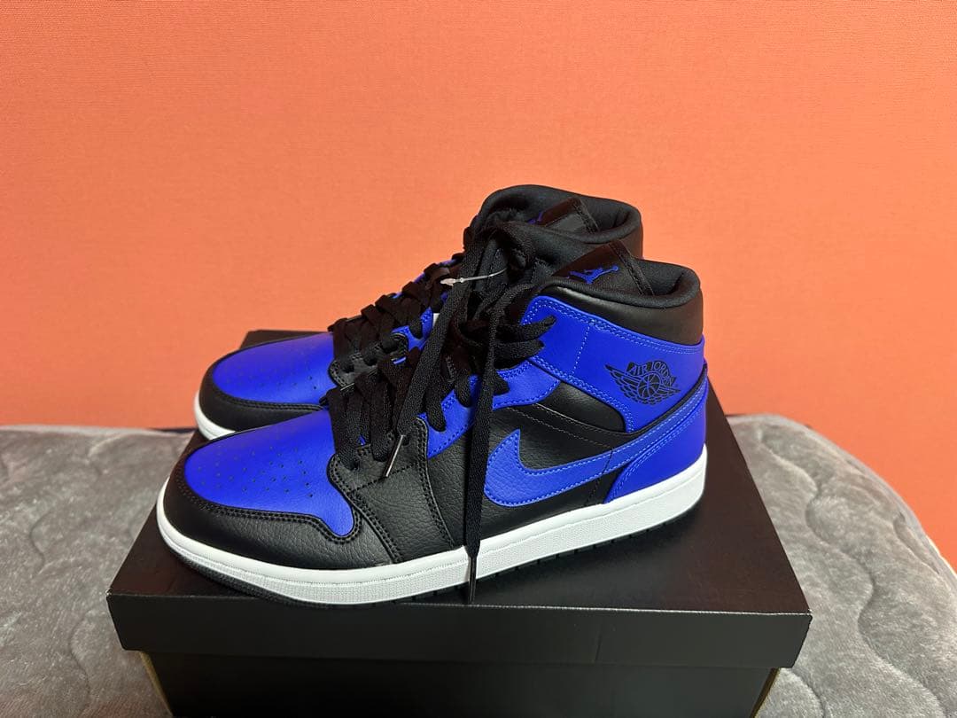 新品ナイキ　エアジョーダン MID スニーカー 青黒 NIKE（ナイキ） NIKE AIR JORDAN 1 MID エア ジョーダン 1 ミッド