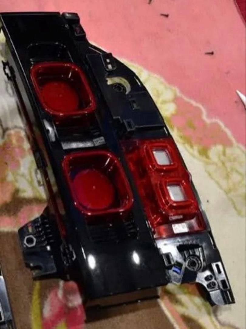 【12/16まで】ディフェンダー テールランプ レッド　左のみ 楽天市場】ディフェンダー テールランプ（車用品｜車用品・バイク用品