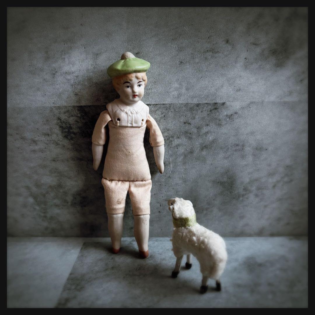 オールドヴィンテージ ベレー帽を被ったビスクドール ドールハウス Dear Darling fashion for dolls「ベレー帽」 – Junie Moon Online Shop