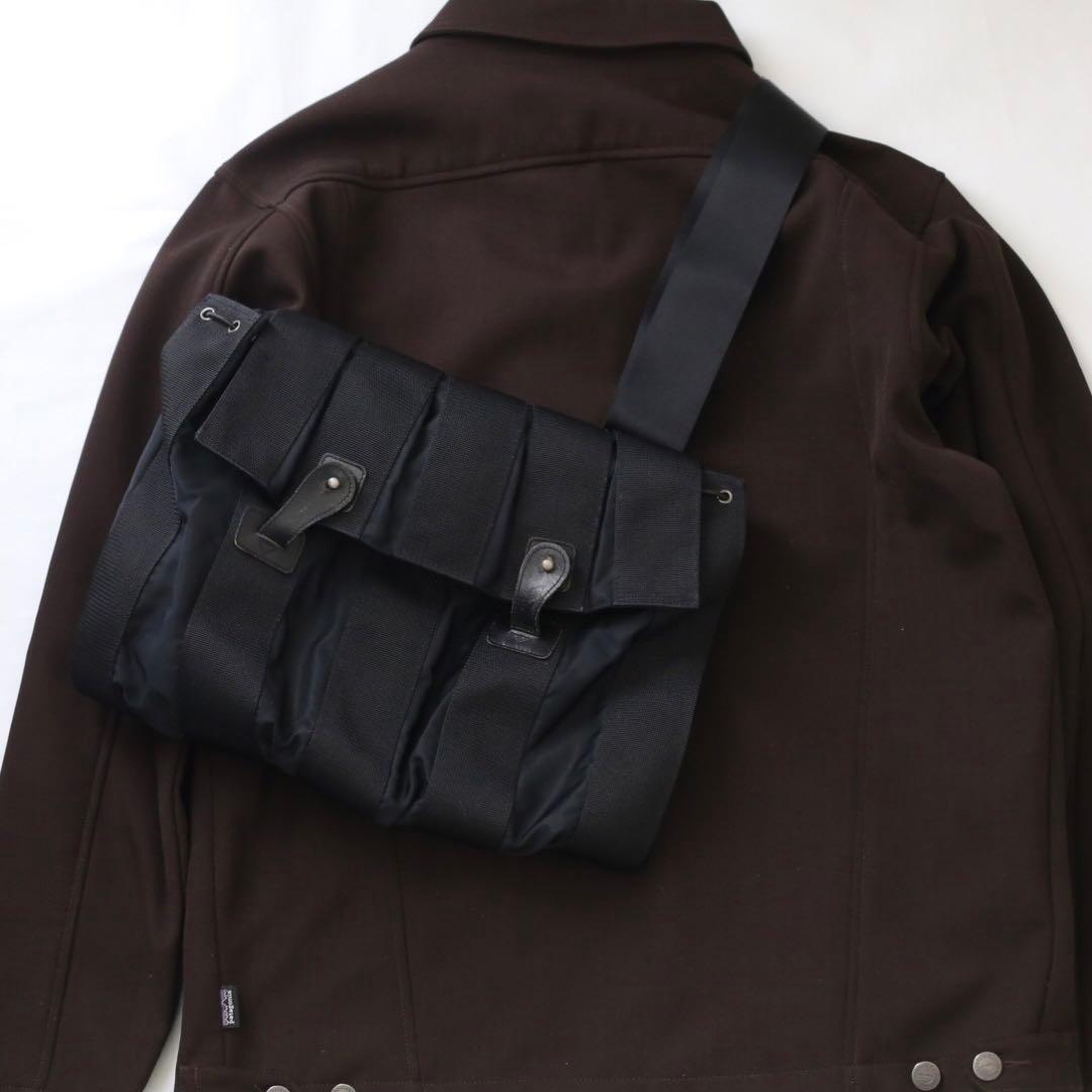 バッグ 00s issey miyake leather shoulder bag Issey Miyake Black Leather Enveloping Square Shoulder Bag | Belascos