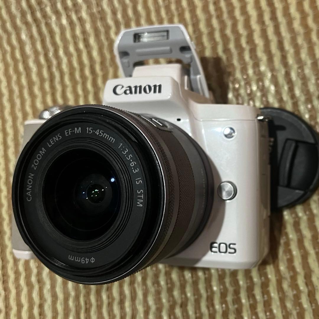 Canon EOS Kiss M ホワイト　動作確認済み　ジャンク ☆ジャンク☆ キヤノン Canon EOS Kiss M EF-M 22 IS STMホワイト