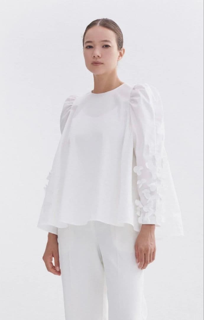 新品タグ付】shiroconパフュームブラウス 38 yori - メルカリ