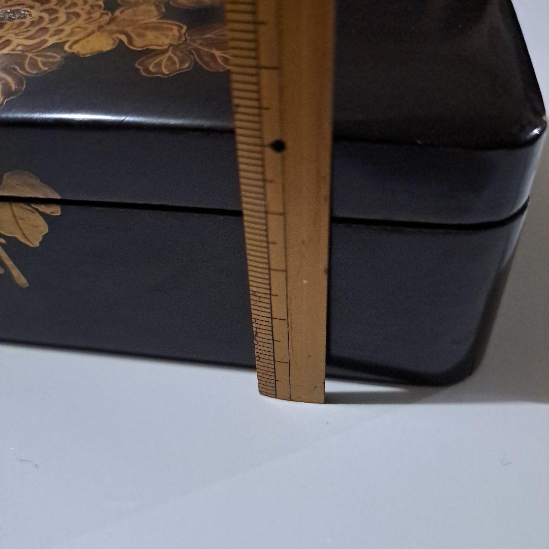 茶道具食籠螺鈿金彩蒔絵蓋物箱型 木地黒地金彩螺鈿蒔絵 沈金菊図