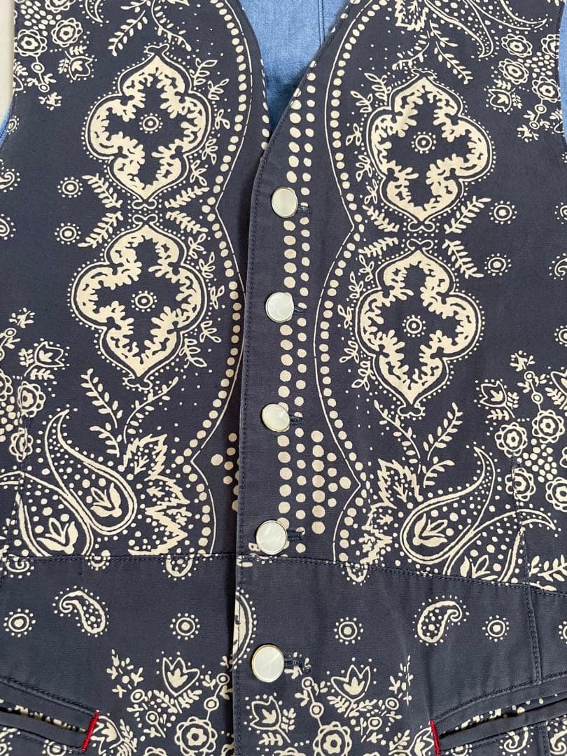 ボーイズマーケット別注オリジナルバンダナ柄ベスト(ENPIRE&SONS)