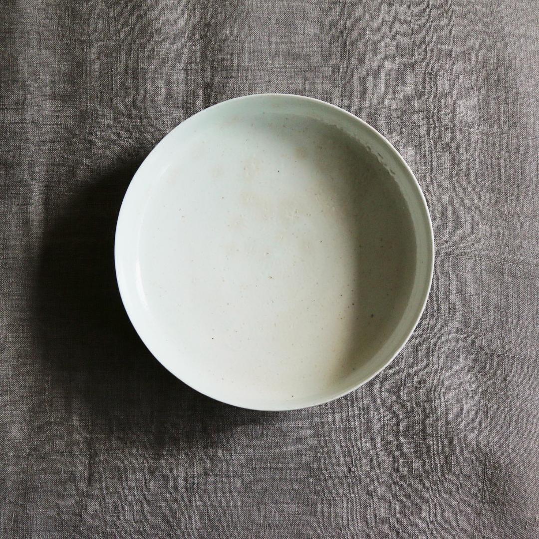 山本亮平さん 白瓷7寸深皿 - メルカリ