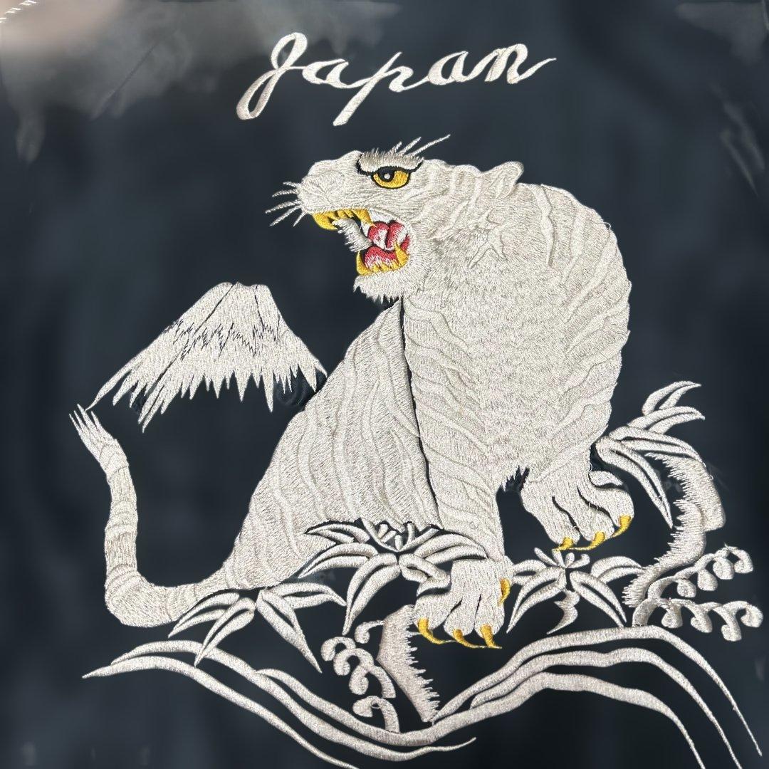 東洋スカジャン白虎x龍、鷹Mリバーシブル渋谷龍太着用モデル