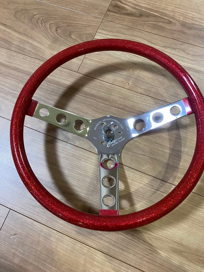 ムーンアイズ　メタルフレーク　レッド　ステアリング ユニバーサルボスキット 楽天市場】ムーンアイズ カリフォルニア メタルフレーク ステアリング