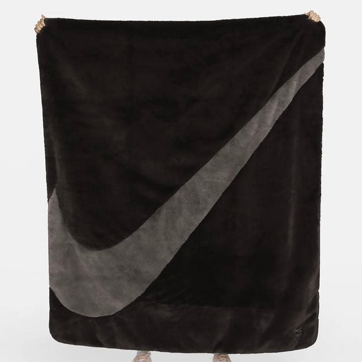 新品 未使用 NIKE ナイキ フェイクファー ブランケット - メルカリ