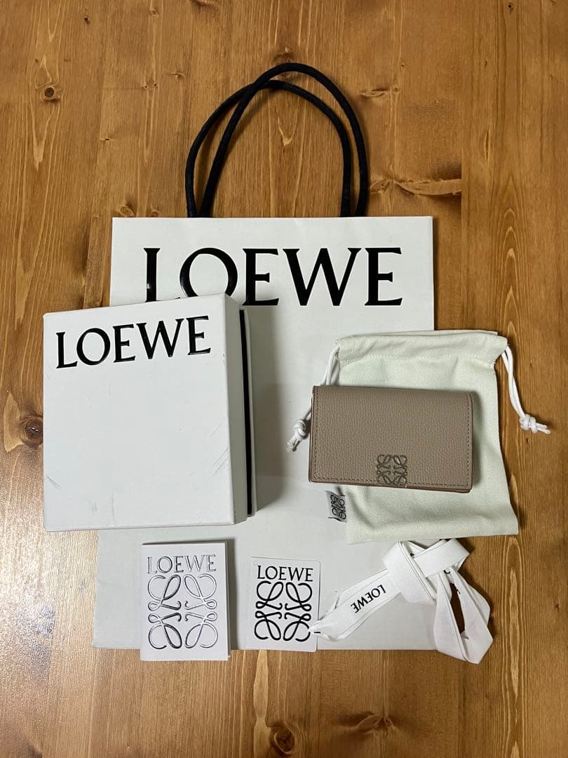 ★新品未使用★LOEWE ベージュ 名刺入れ 中古 ロエベ 名刺入れ レディース ブランド LOEWE アナグラム ビジネス