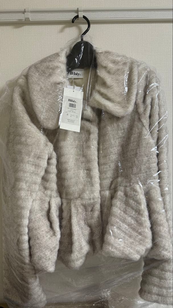 Bibiy DORA PEPURAMU FUR COAT ベージュ - メルカリ