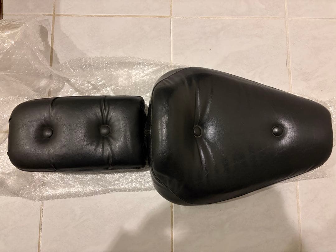 Harley-Davidsonシート スポーツスター、バッドランダー カスタムシート |ハーレーパーツ専門