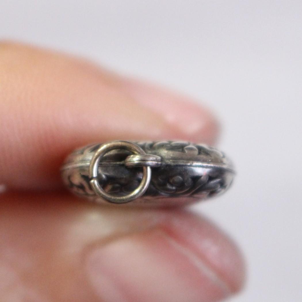 30s スウィートハートジュエリー 唐草 古着 渦巻 チャーム 波 NAVY