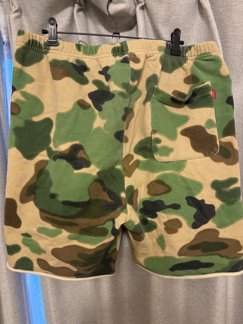 Supreme 迷彩ショートパンツ - メルカリ
