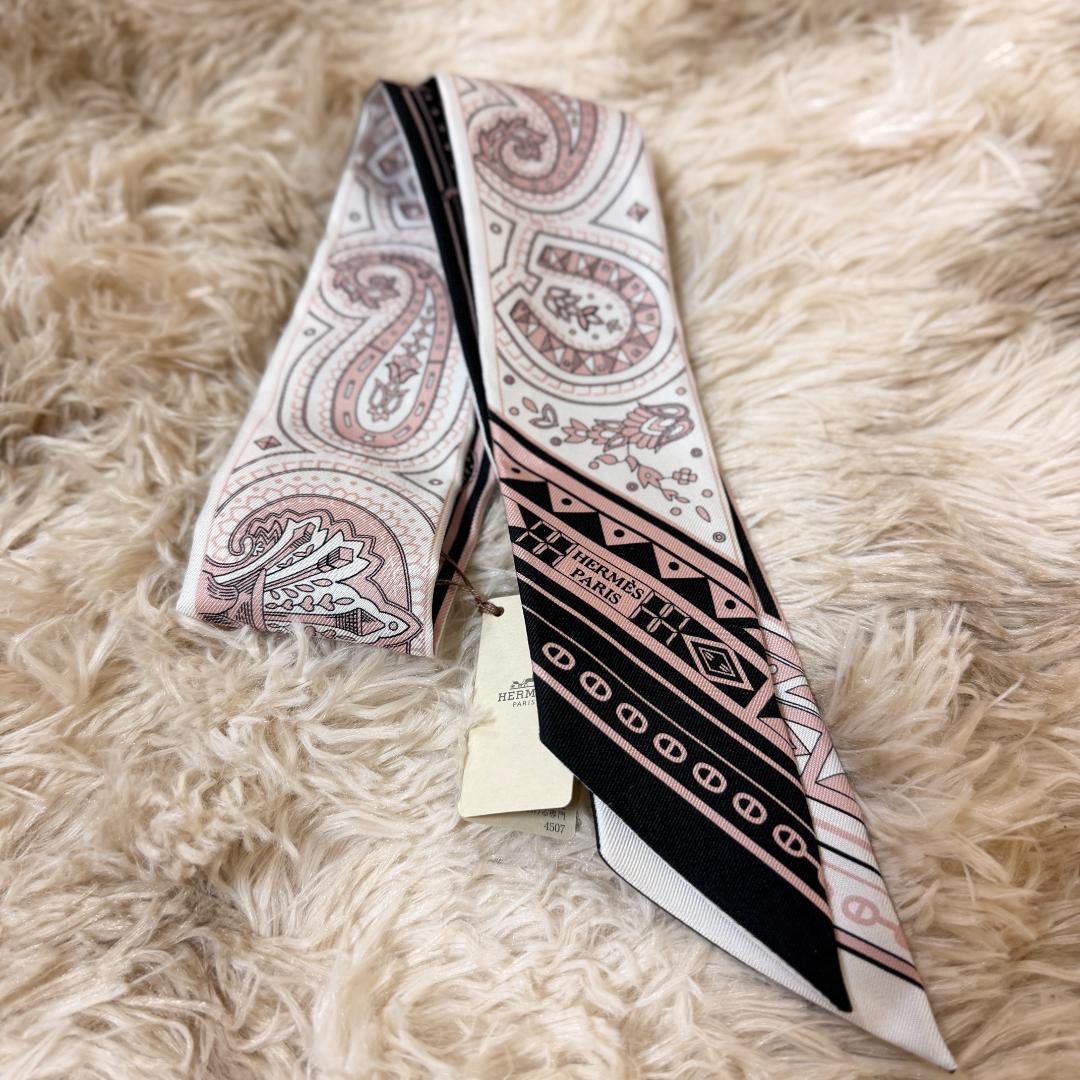 エルメス ツイリー 《シュヴァル・ドゥ・クール・バンダナ》 - メルカリ