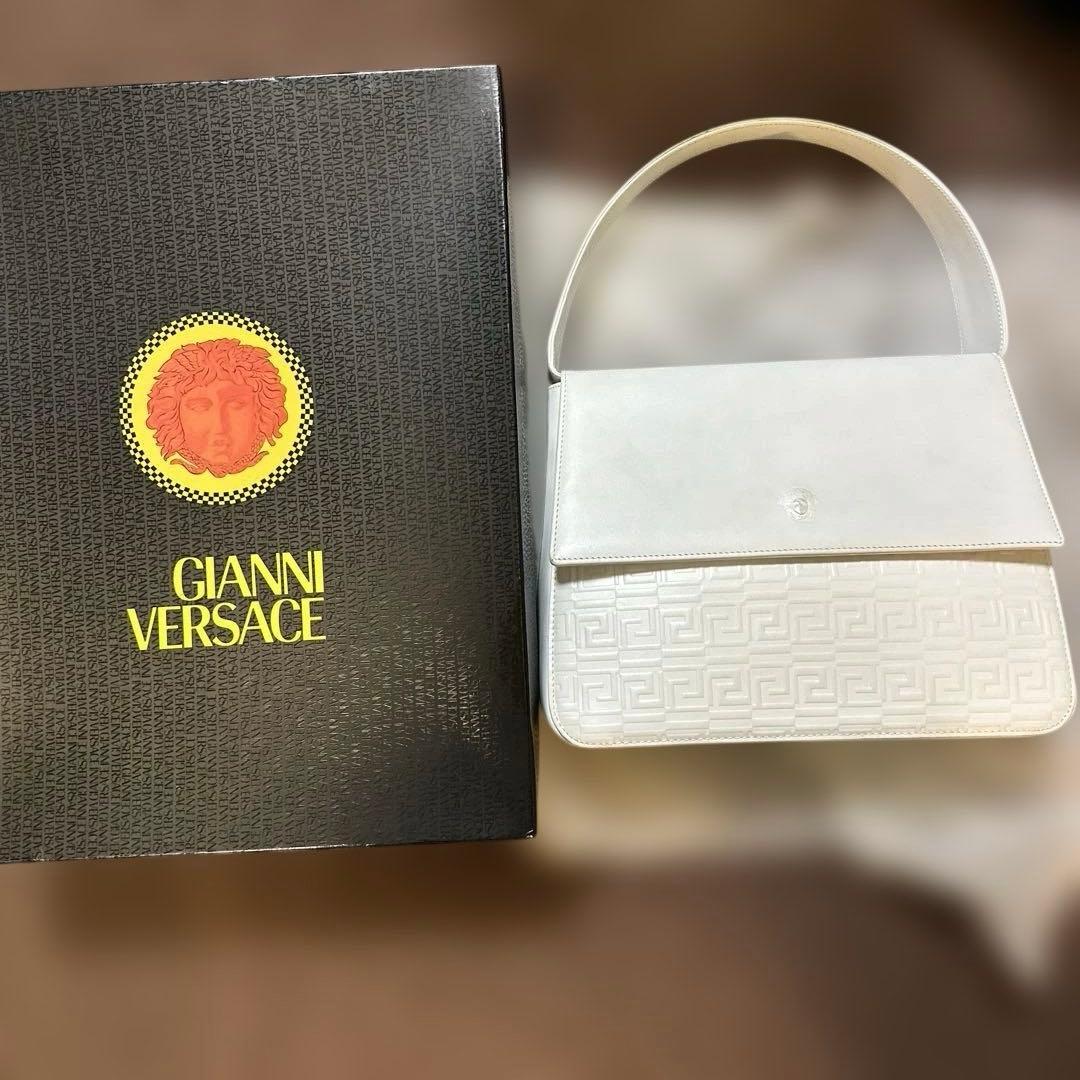 GIANNI VERSACE ホワイト ハンドバッグ Gianni Versace Couture White Patent Leather Top Handle Bag