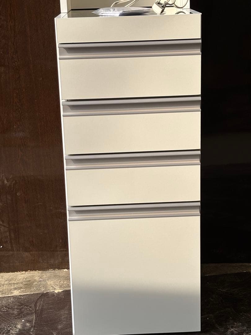 ホワイト収納キャビネット 5引き出し コンセント付き上台強化ガラス国