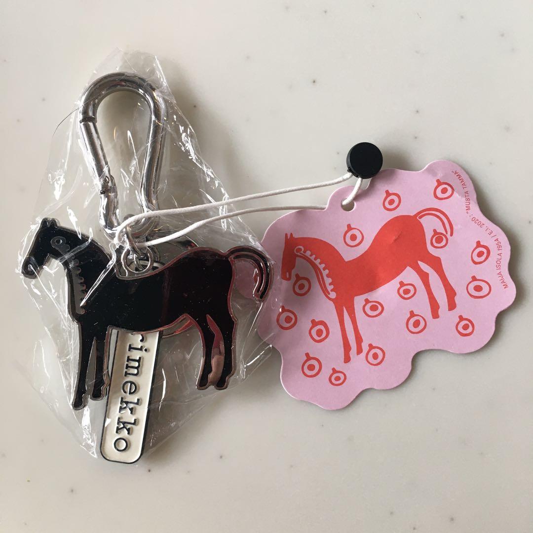 新品 マリメッコ ムスタタンマ キーホルダー キーチャーム - メルカリ