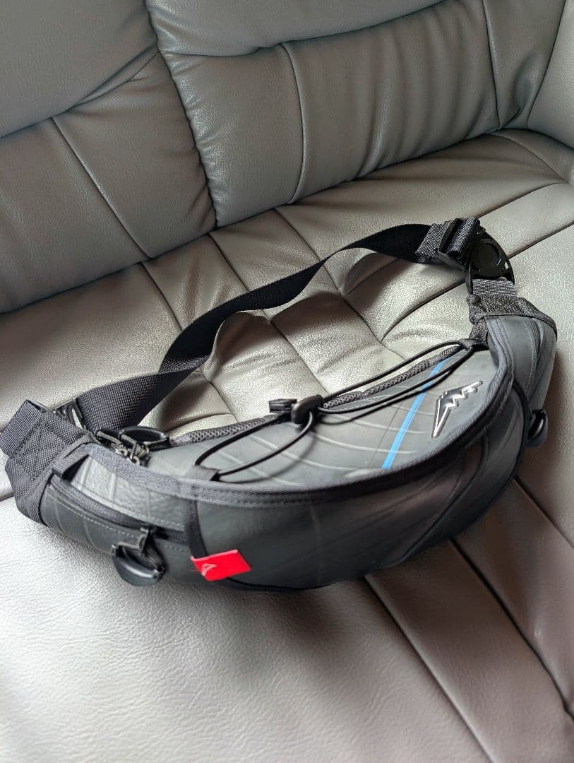 限定　クシタニ　SEAL コラボウエストバッグ 防水仕様 SEALとKUSHITANIがコラボ。廃タイヤ使用の防水性「レッグバッグ